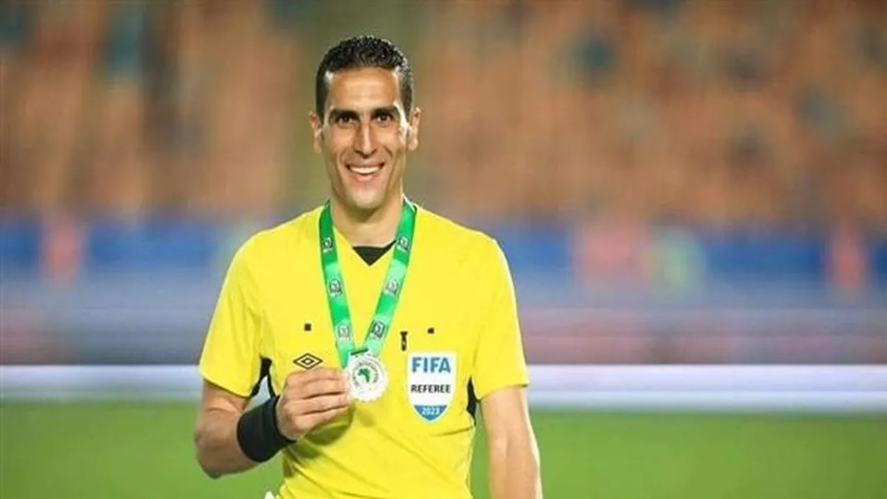 محمود ناجي يقود مباراة بيراميدز وسموحة مع الغندور في تقنية الفيديو